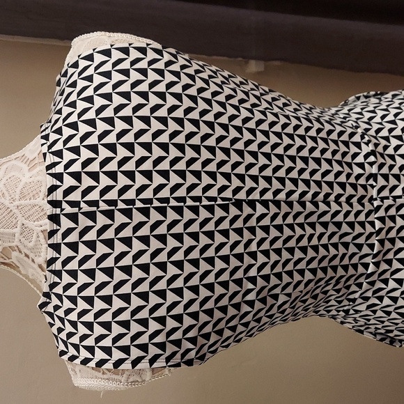 NEW YORK AND CO Geometric Print Pullover Sleeveless Fit and Flare Dress - Picture 7 of 11